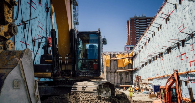 WJ Middle East News: Excavation site with heavy machinery.