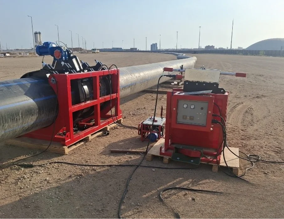 HDPE Pipeline Services - Engineers working on pipes